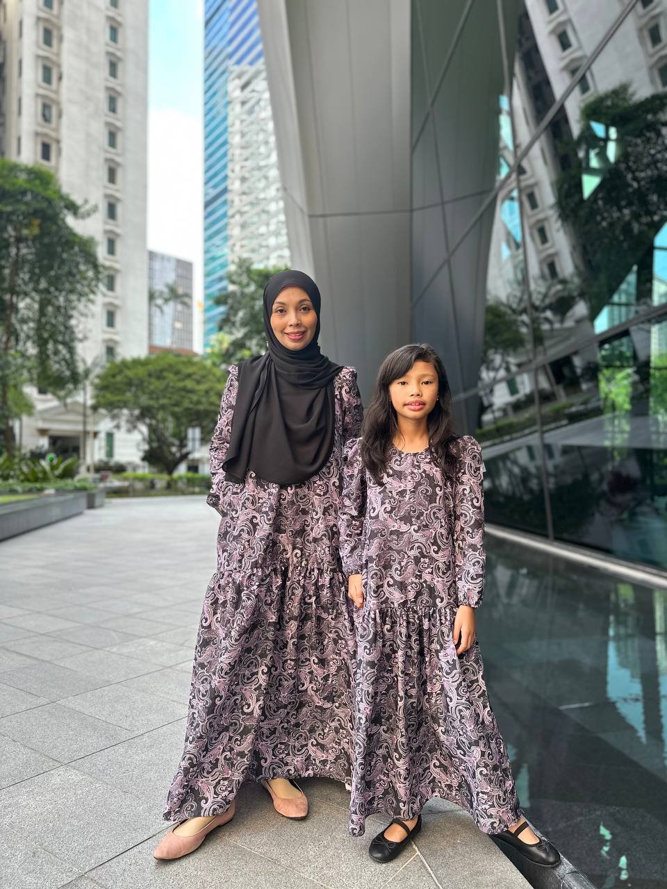 black pair 2 (KIDS) IRIS DRESS -PAISLEY BLACK - Image 2