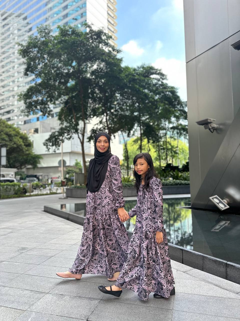 black pair 3 (ADULT) IRIS DRESS -PAISLEY BLACK - Image 3