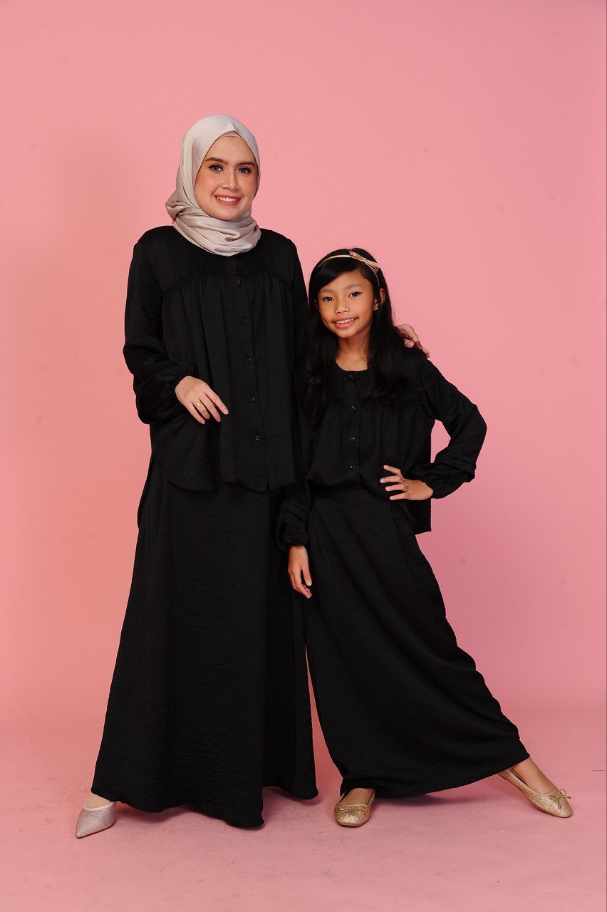 Black pair (ADULT) ALYSSA TOP & SKIRT -BLACK - Image 4
