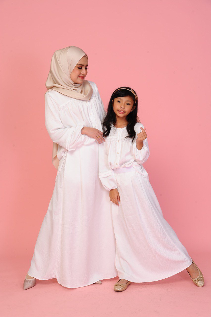 White pair 3 (KIDS) ALYSSA TOP & SKIRT -WHITE - Image 4