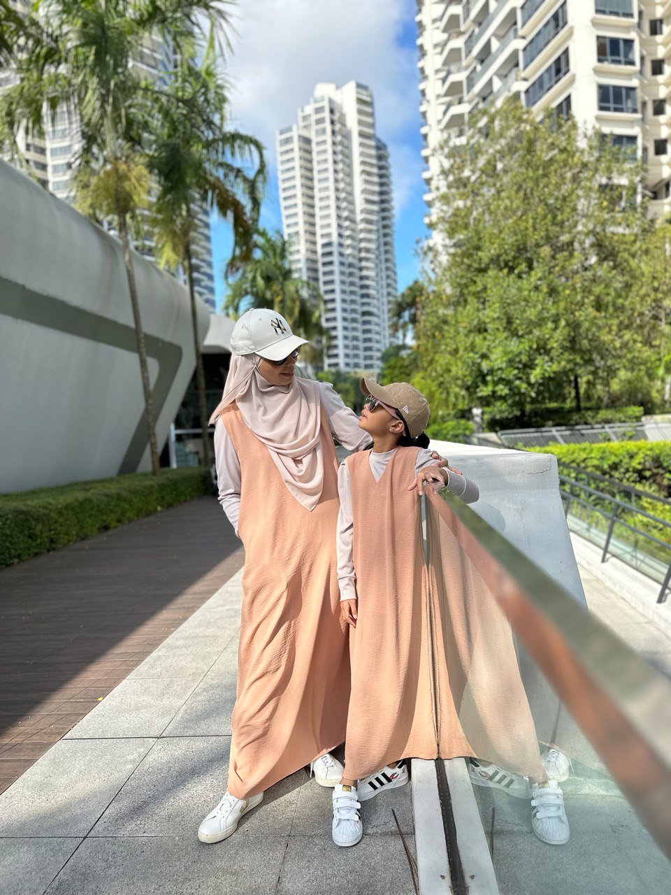 brass pair 2 (KIDS) LOLA DRESS -BRASS BROWN - Image 5