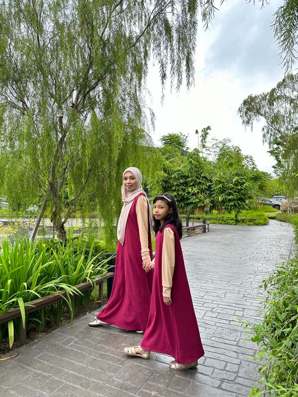 maroon pair 3 (KIDS) LOLA DRESS -MAROON - Image 3