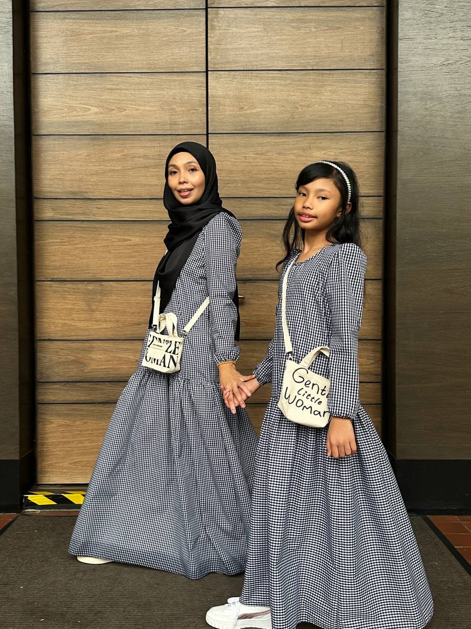 black pair new 4 (ADULT) ERIKA DRESS -BLACK (AS-IS) - Image 4