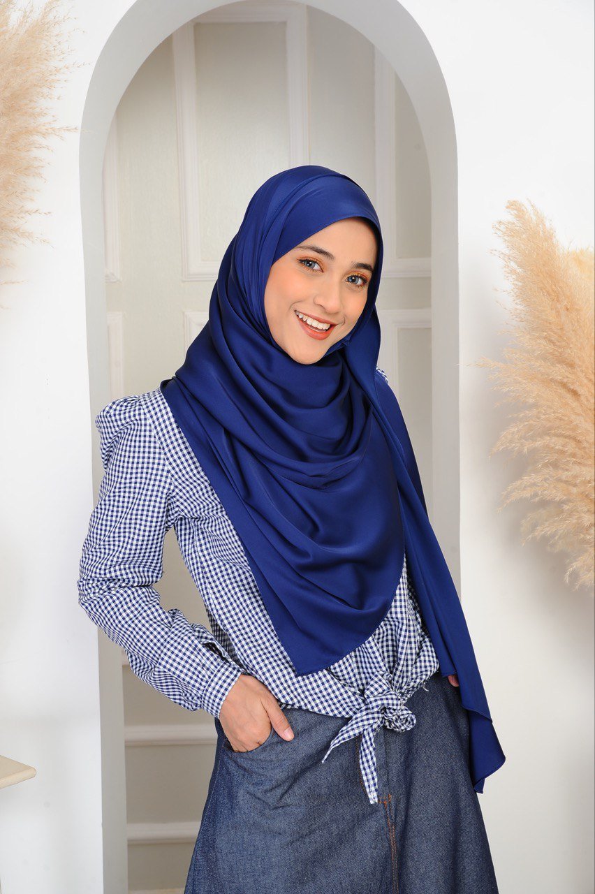 navy closeup (ADULT) JANE CHECKERED TOP -NAVY - Image 1