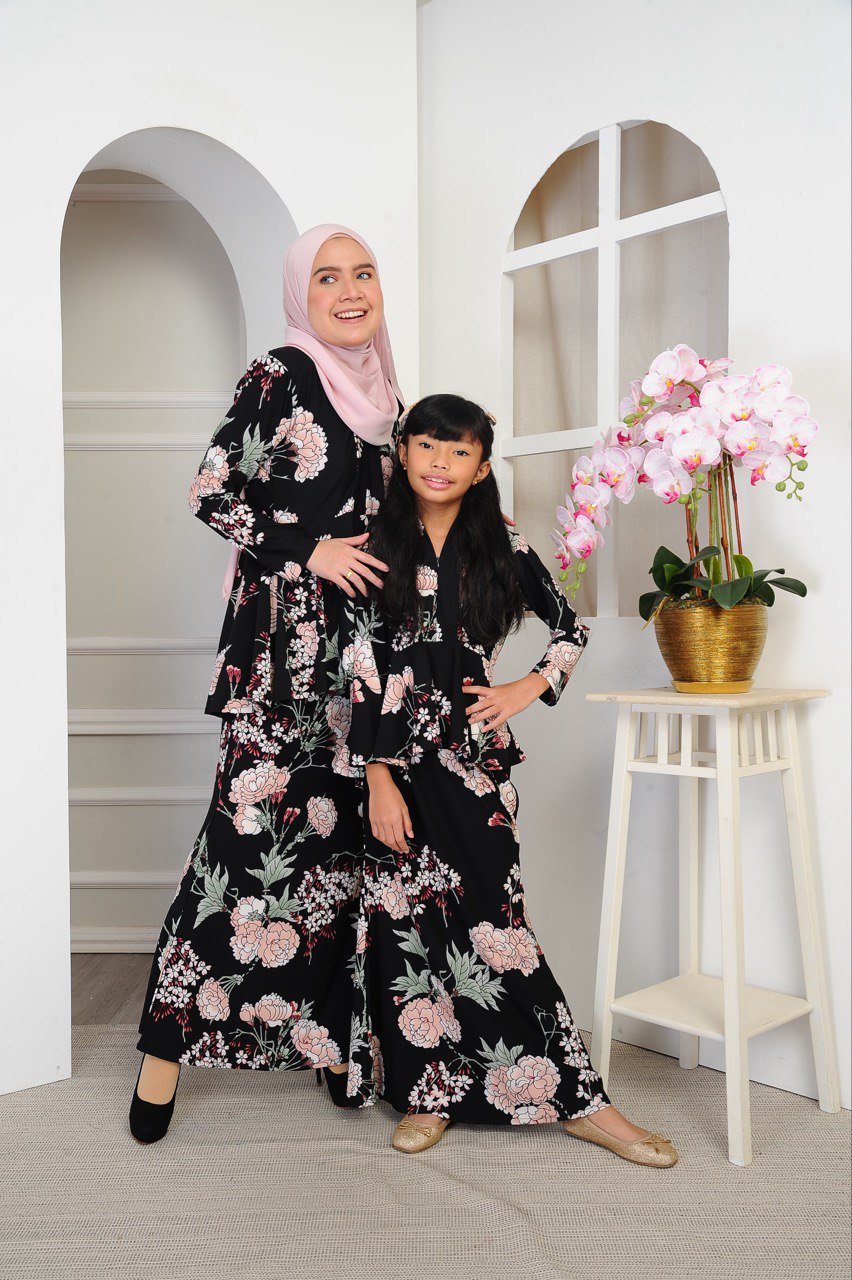 black pair 3 (KIDS) THALIA KEBAYA PEPLUM -BLACK - Image 5