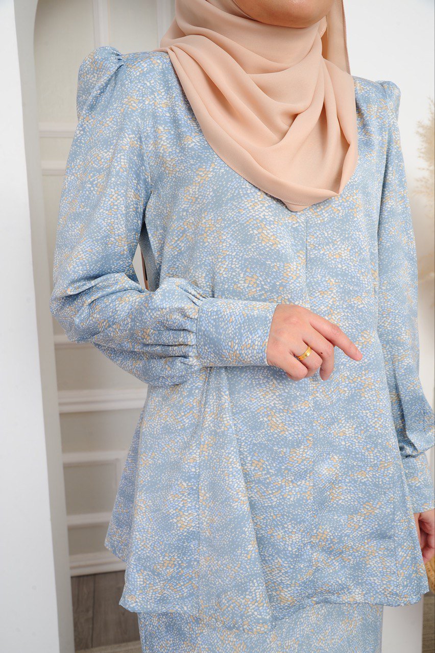 baby blue closeup (ADULT) ELAINE KURUNG -BLUE - Image 3