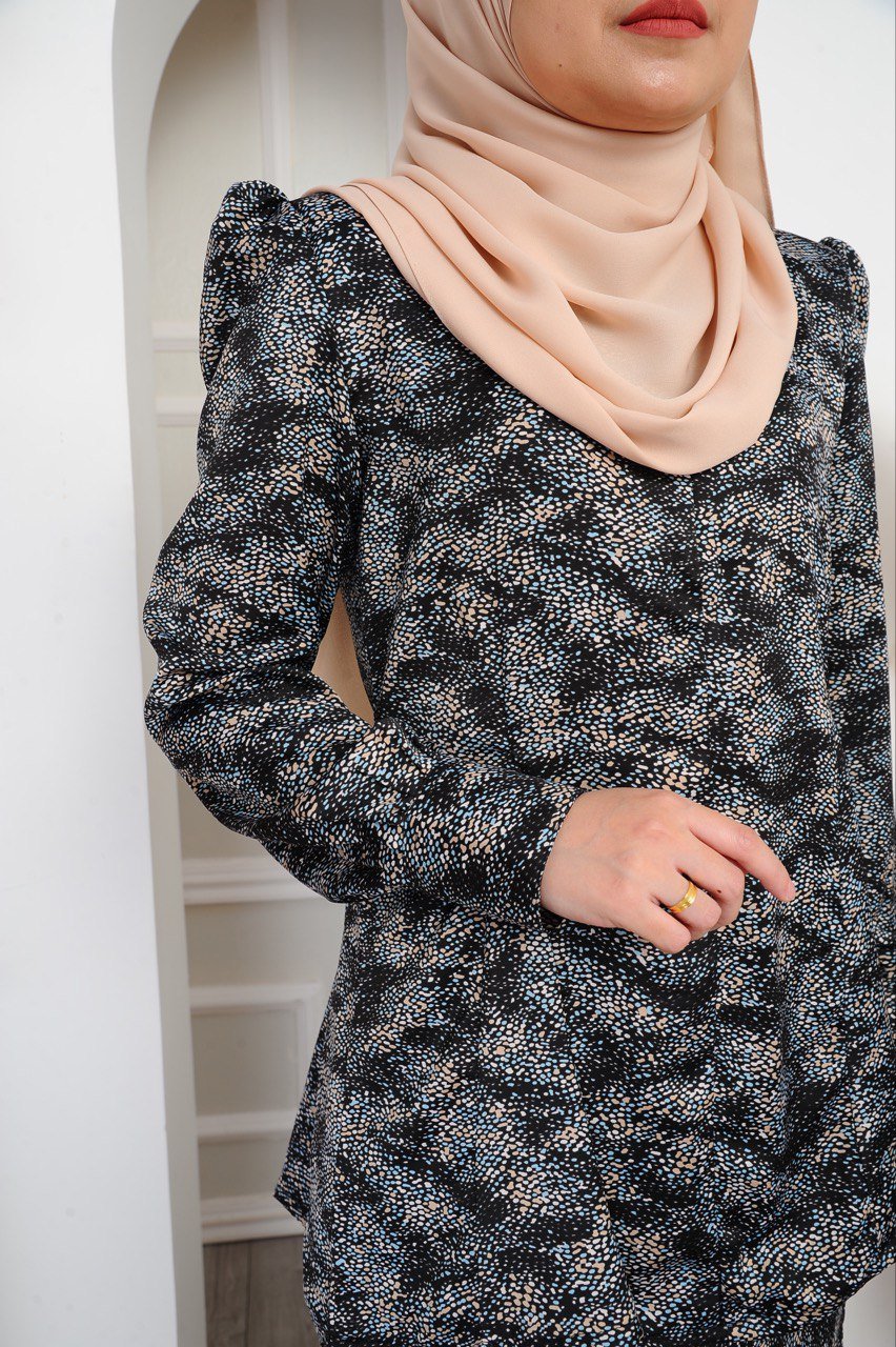 black closeup (ADULT) ELAINE KURUNG -BLACK - Image 4