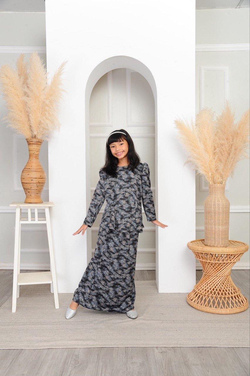 black kids 3 (KIDS) ELAINE KURUNG -BLACK - Image 3