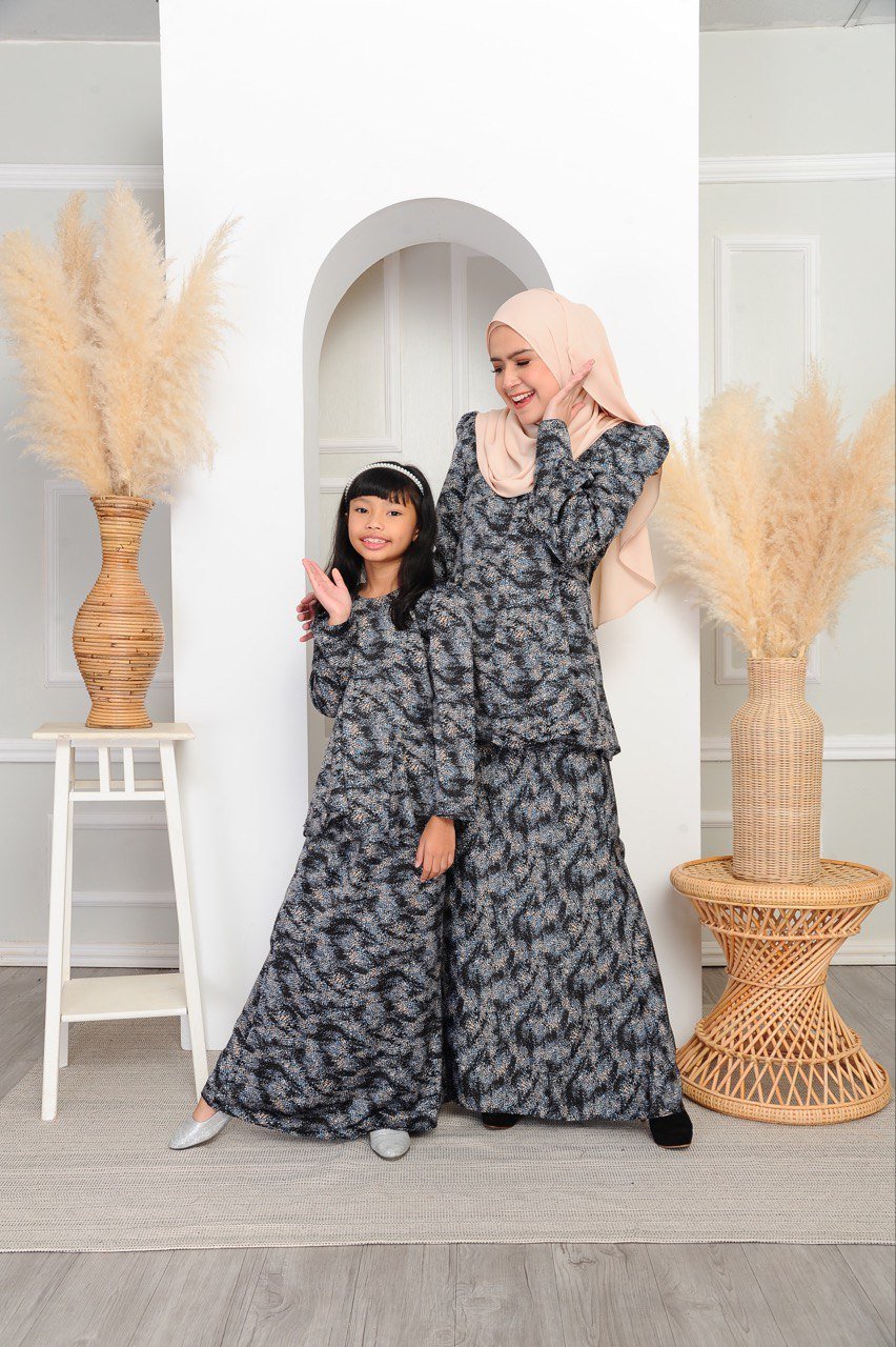 black pair (KIDS) ELAINE KURUNG -BLACK - Image 4