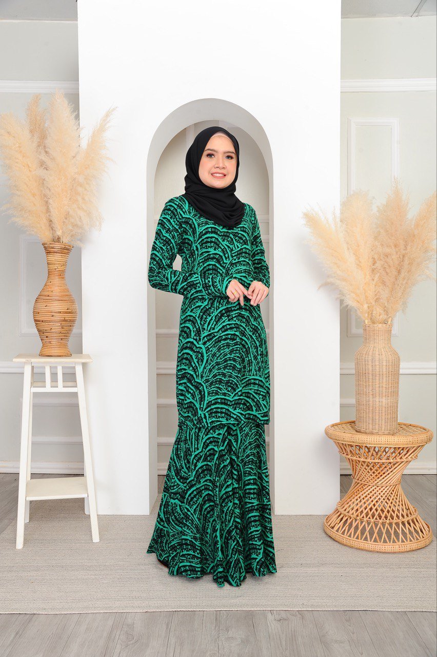 green mom (ADULT) NELISSA KURUNG -EMERALD GREEN - Image 1