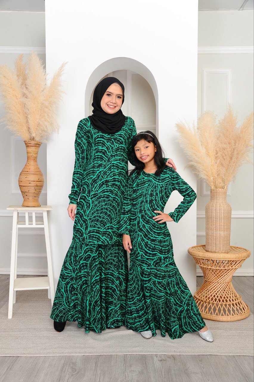 green pair 2 (KIDS) NELISSA KURUNG -EMERALD GREEN - Image 5