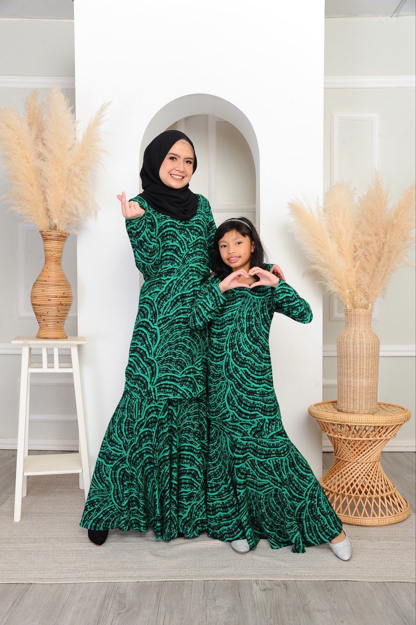 green pair (KIDS) NELISSA KURUNG -EMERALD GREEN - Image 4