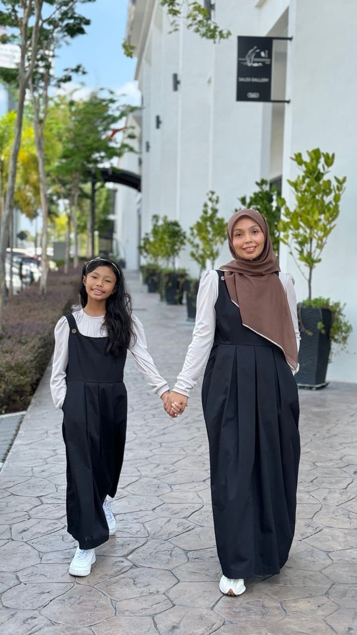 Black Pair 2 (ADULT) CALA PINAFORE -BLACK - Image 4