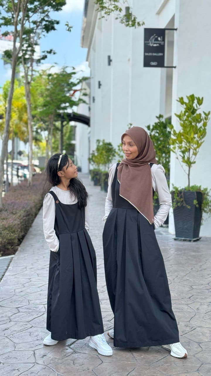 Black Pair 4 (ADULT) CALA PINAFORE -BLACK - Image 6