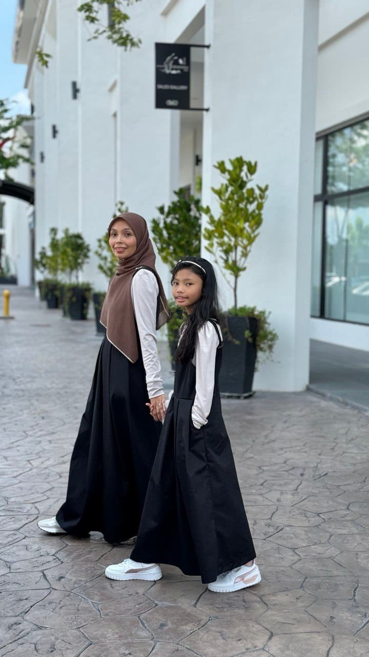 Black Pair (KIDS) CALA PINAFORE -BLACK - Image 6