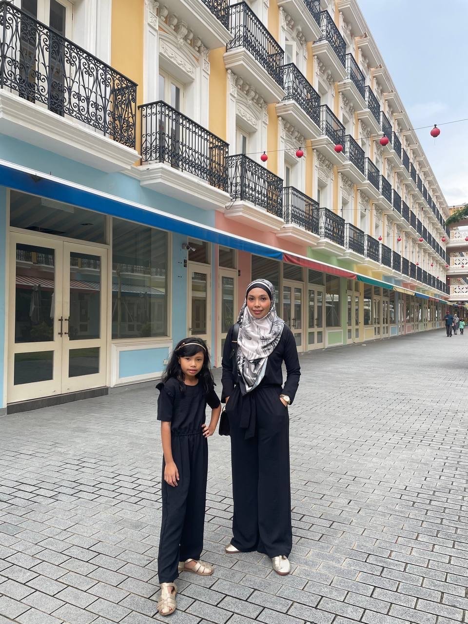 black pair 4 (KIDS) AMBER JUMPSUIT -BLACK - Image 5