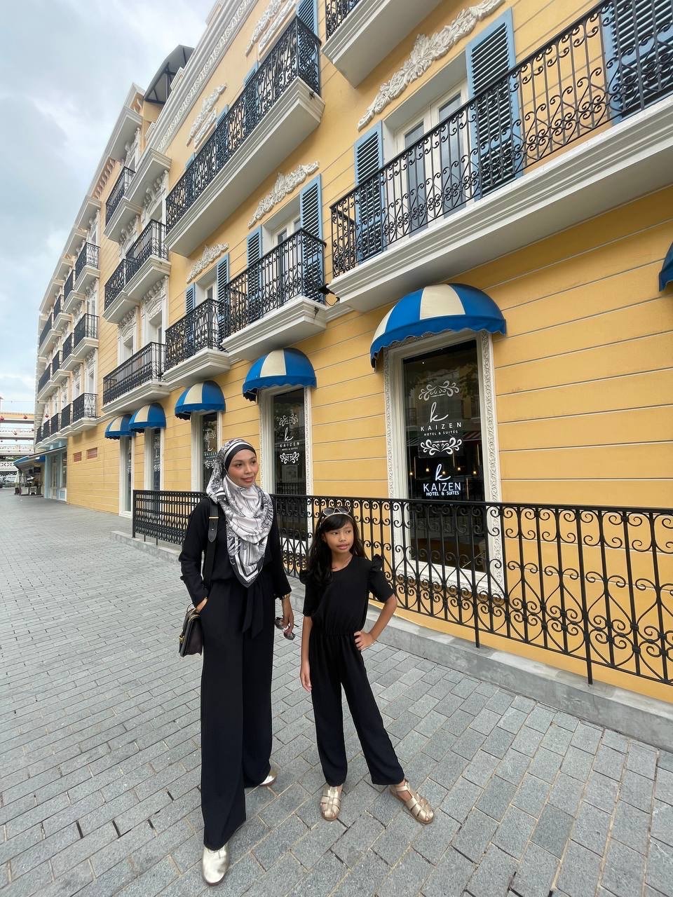 black pair (KIDS) AMBER JUMPSUIT -BLACK - Image 4