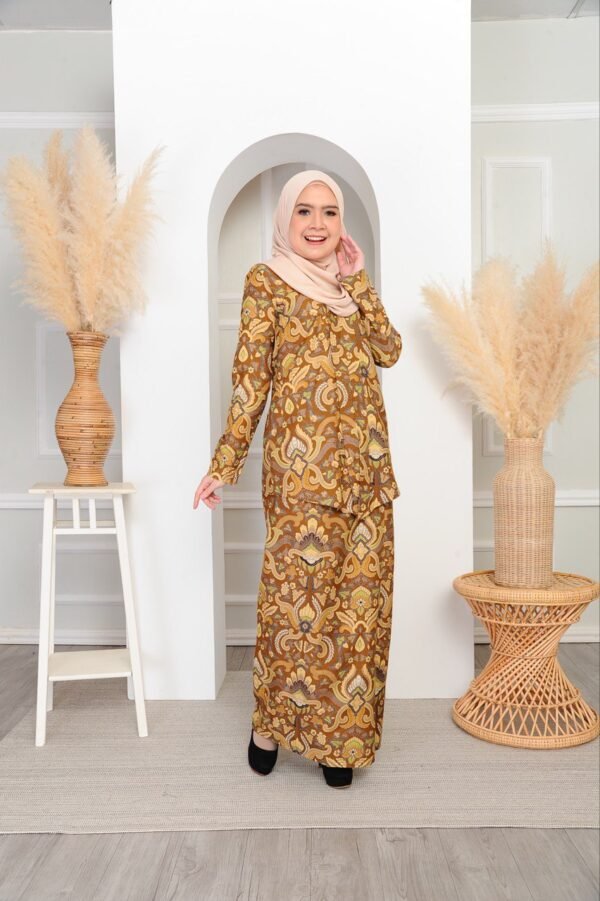 (ADULT) SEROJA KEBAYA -BROWN