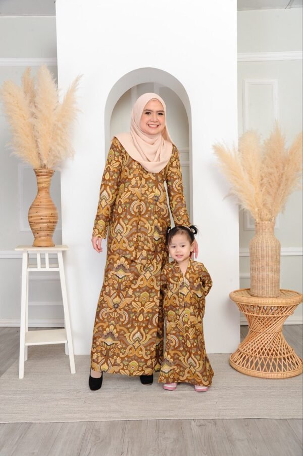 (ADULT) SEROJA KEBAYA -BROWN
