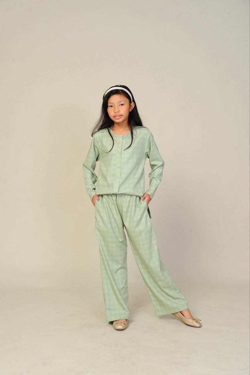 green kids studio (KIDS) DAPHNE TOP & PANTS -SAGE GREEN - Image 3
