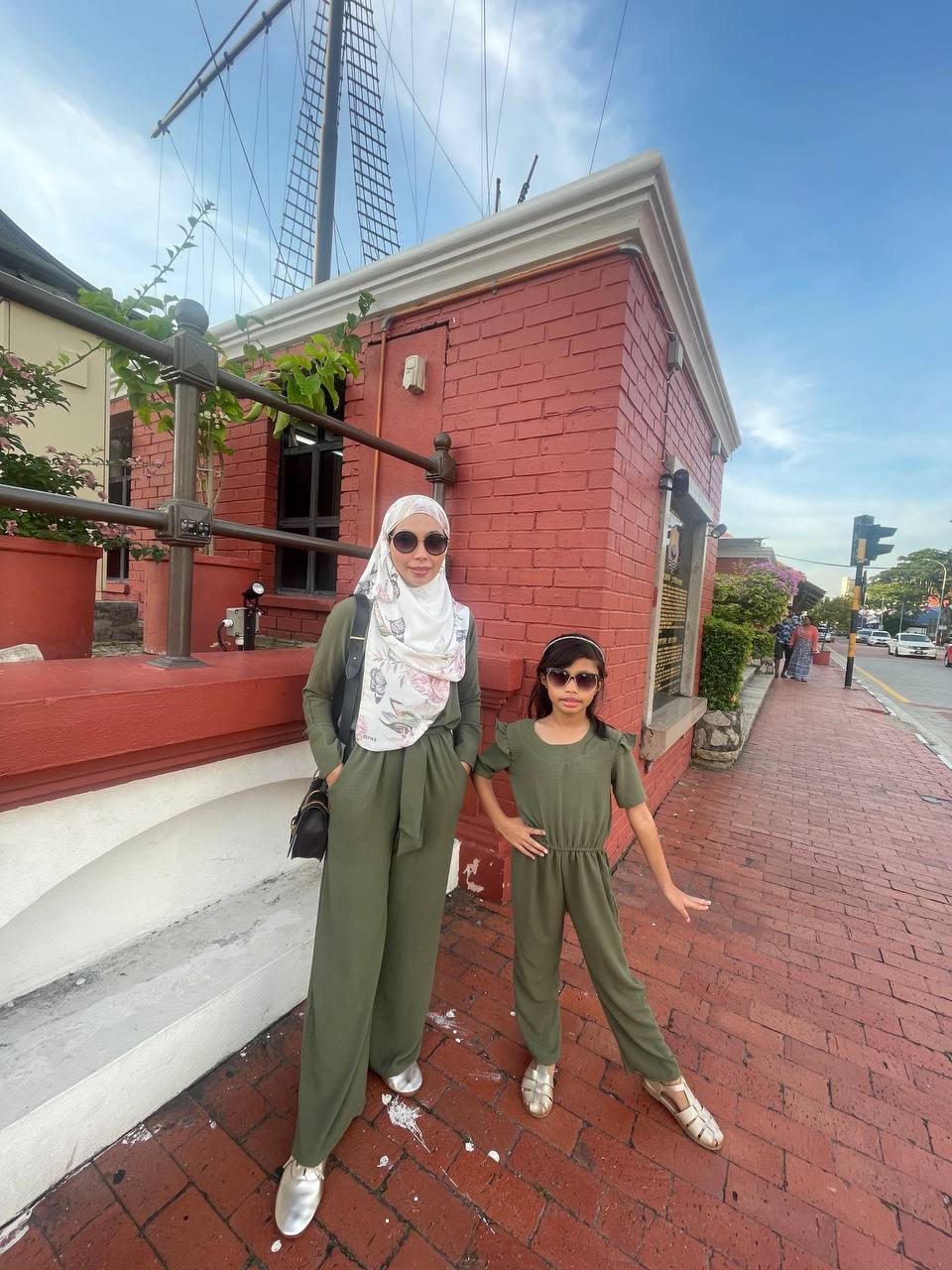 moss pair (KIDS) AMBER JUMPSUIT -MOSS GREEN - Image 7