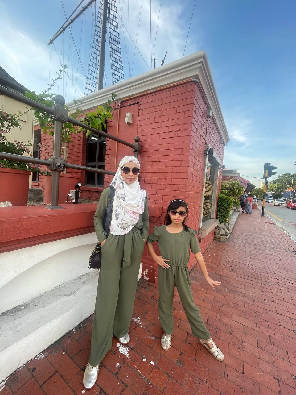 moss pair 2 (KIDS) AMBER JUMPSUIT -MOSS GREEN - Image 6