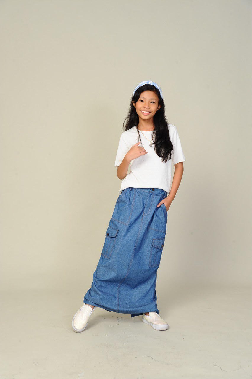 denim kids 3 (KIDS) NIKKI CARGO SKIRT -DENIM - Image 3