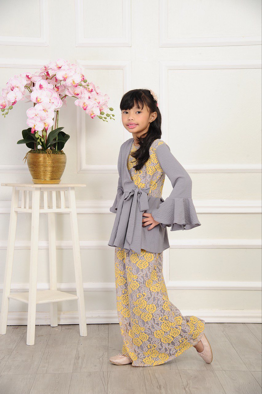 grey kids 2 (KIDS) JASMINE LACE KURUNG -GREY - Image 3