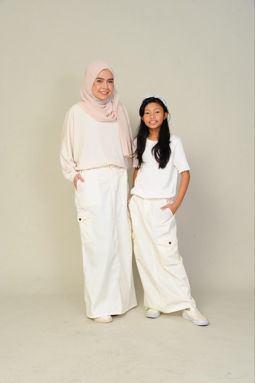 white pair (ADULT) NIKKI CARGO SKIRT -OFFWHITE - Image 6