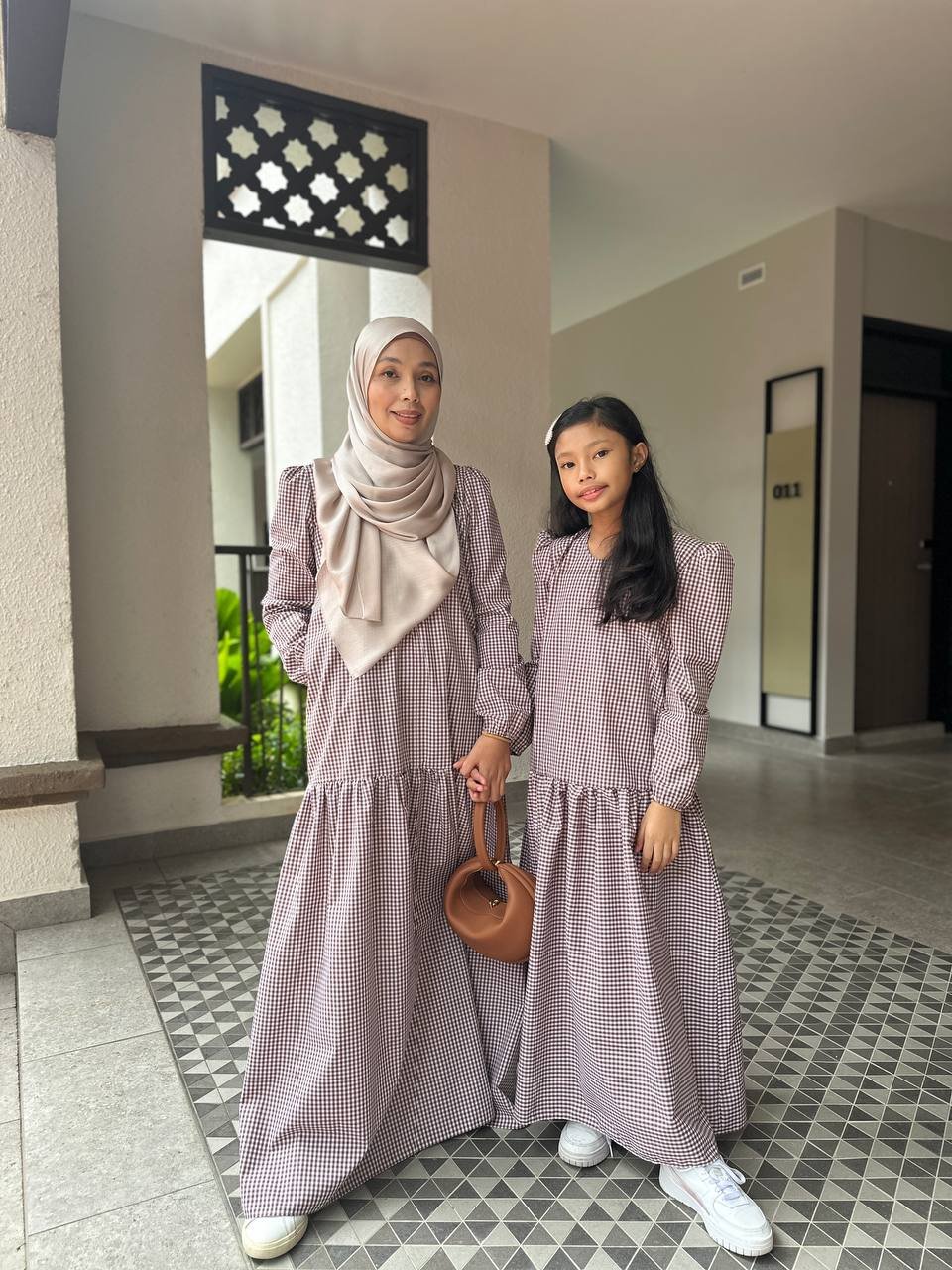 brown pair 5 (ADULT) ERIKA DRESS -BROWN - Image 5