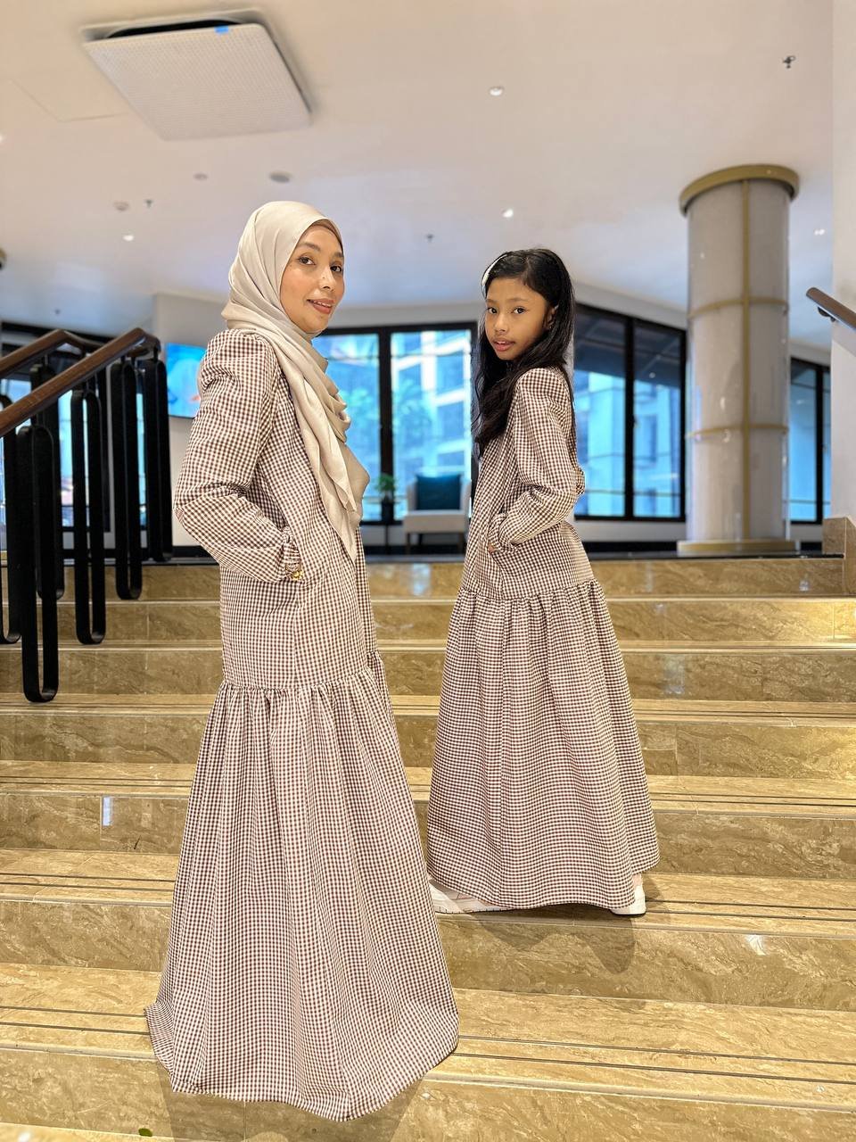 brown pair (ADULT) ERIKA DRESS -BROWN - Image 7