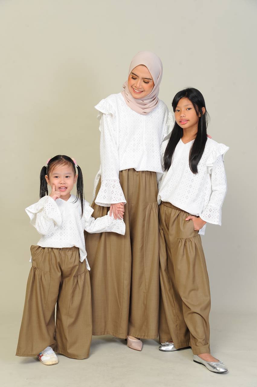 Brown family 2 (ADULT) EMILY TOP & PANTS -WHITE/BROWN - Image 6