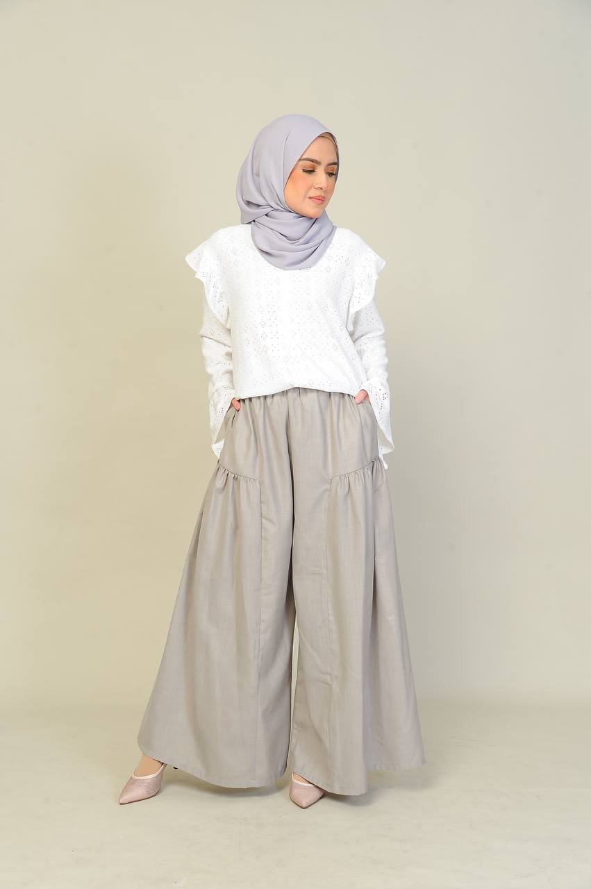 Grey mom 4 (ADULT) EMILY TOP & PANTS -WHITE/GREY - Image 1