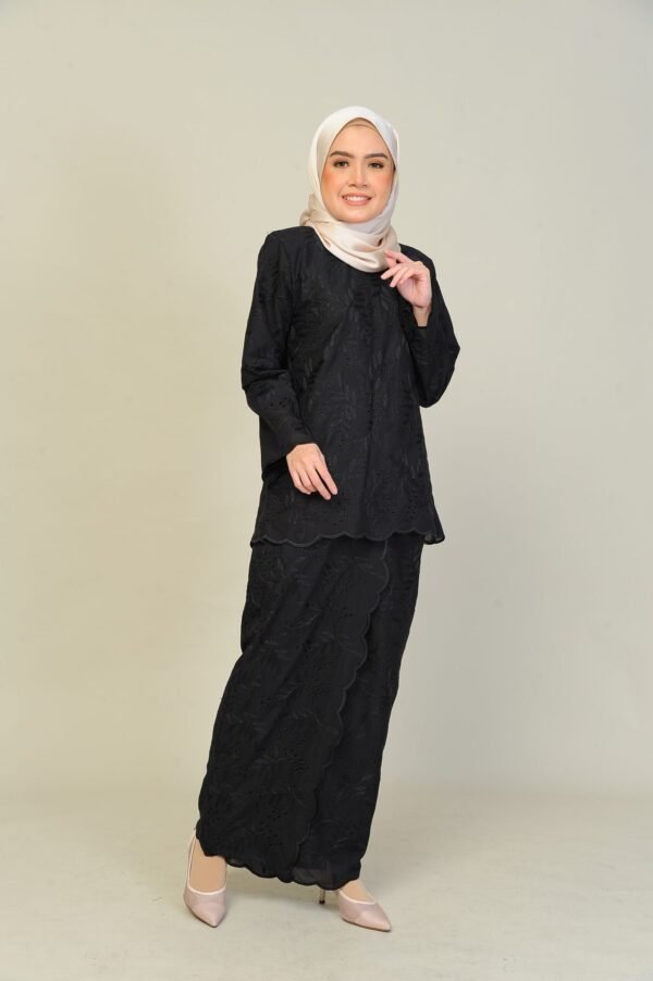 (ADULT) ANGGUN EMBROIDERED KURUNG -BLACK