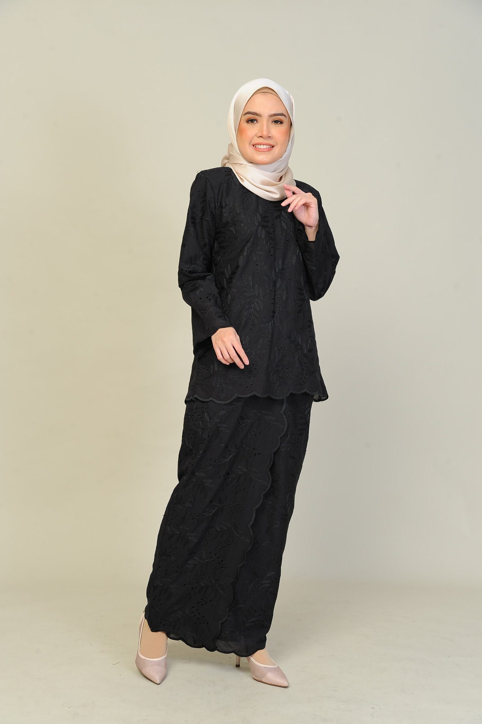 black mom 2 (ADULT) ANGGUN EMBROIDERED KURUNG -BLACK - Image 2
