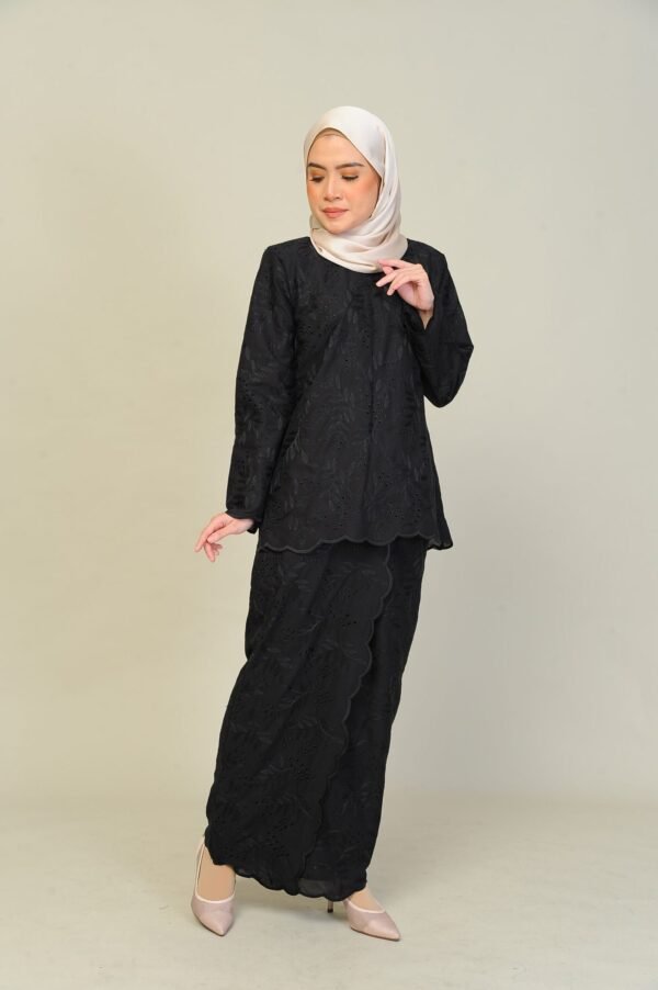 (ADULT) ANGGUN EMBROIDERED KURUNG -BLACK