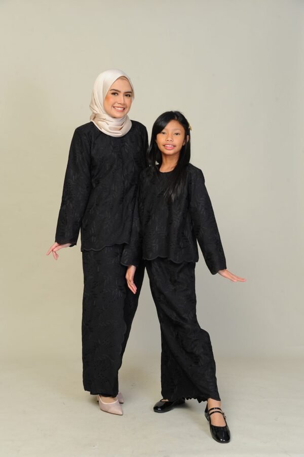 (KIDS) ANGGUN EMBROIDERED KURUNG -BLACK