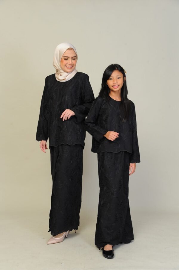 (KIDS) ANGGUN EMBROIDERED KURUNG -BLACK