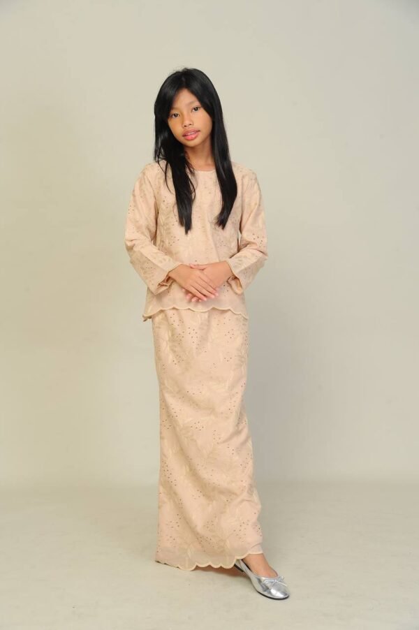 (KIDS) ANGGUN EMBROIDERED KURUNG -NUDE