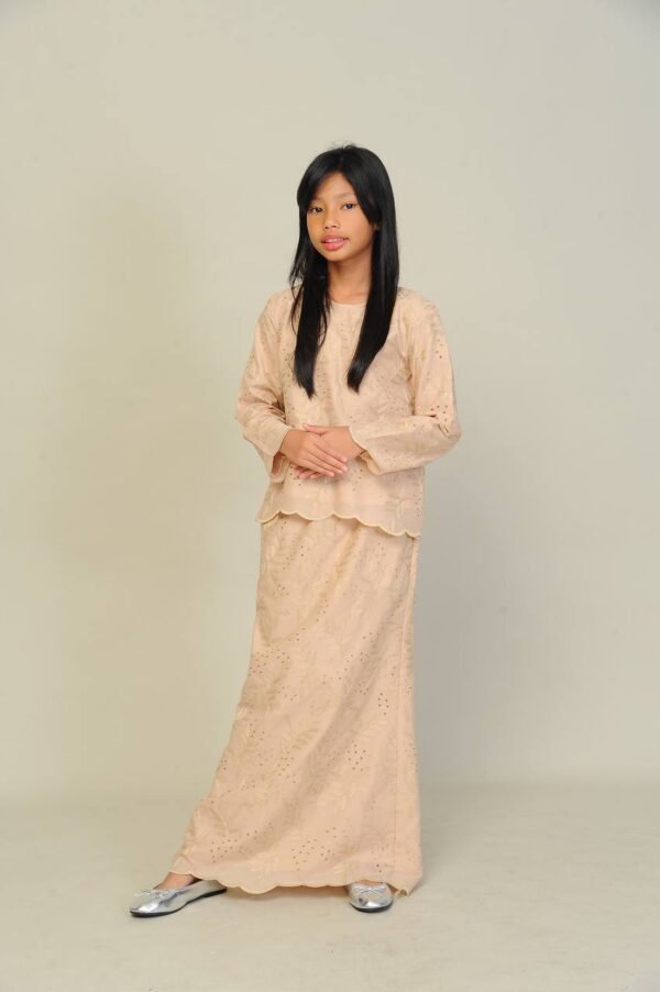 (KIDS) ANGGUN EMBROIDERED KURUNG -NUDE