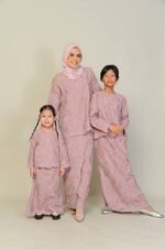 (KIDS) ANGGUN EMBROIDERED KURUNG -DUSTY PINK - Image 9