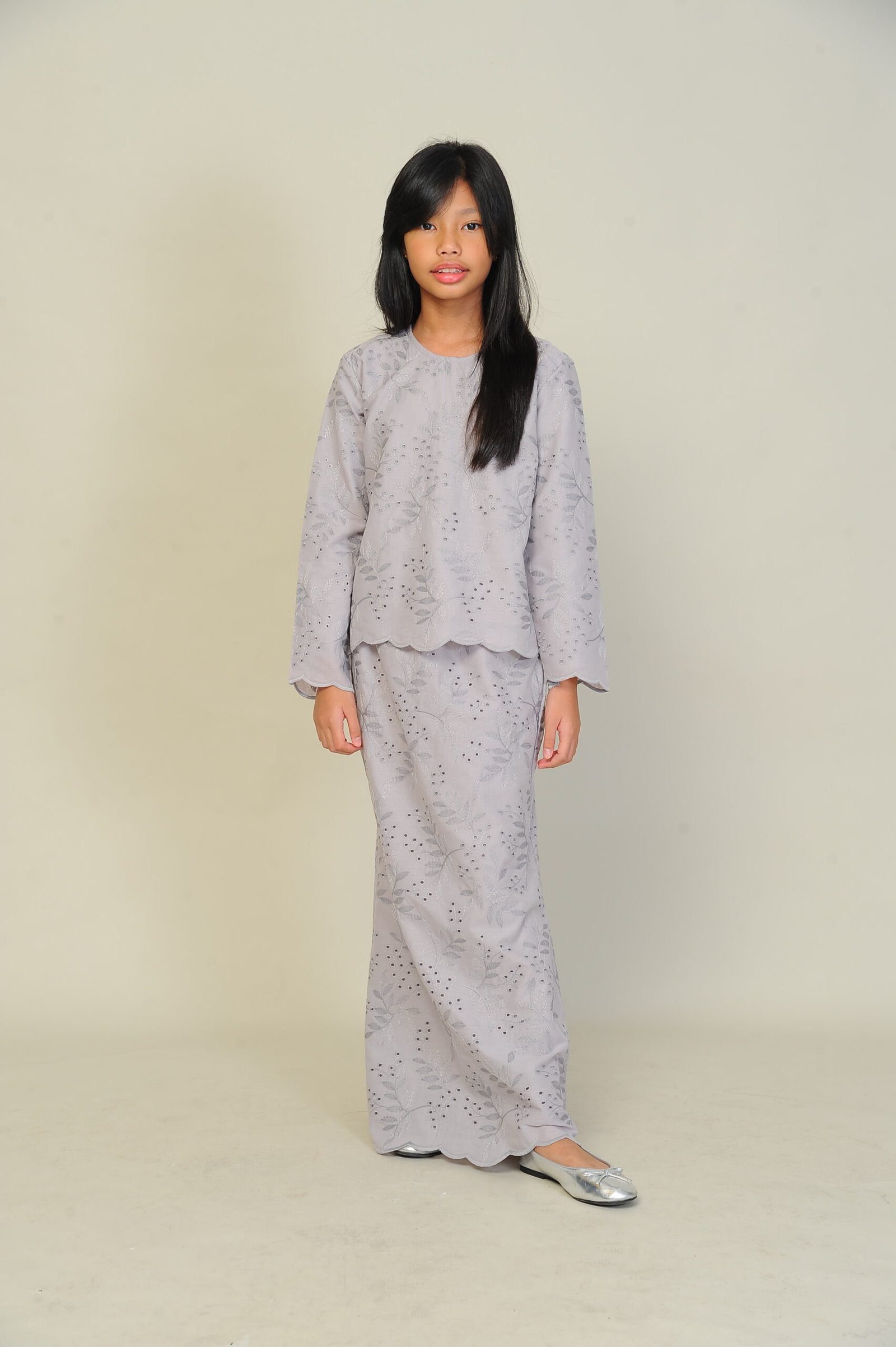 silver kids 2 (KIDS) ANGGUN EMBROIDERED KURUNG -GREY - Image 4