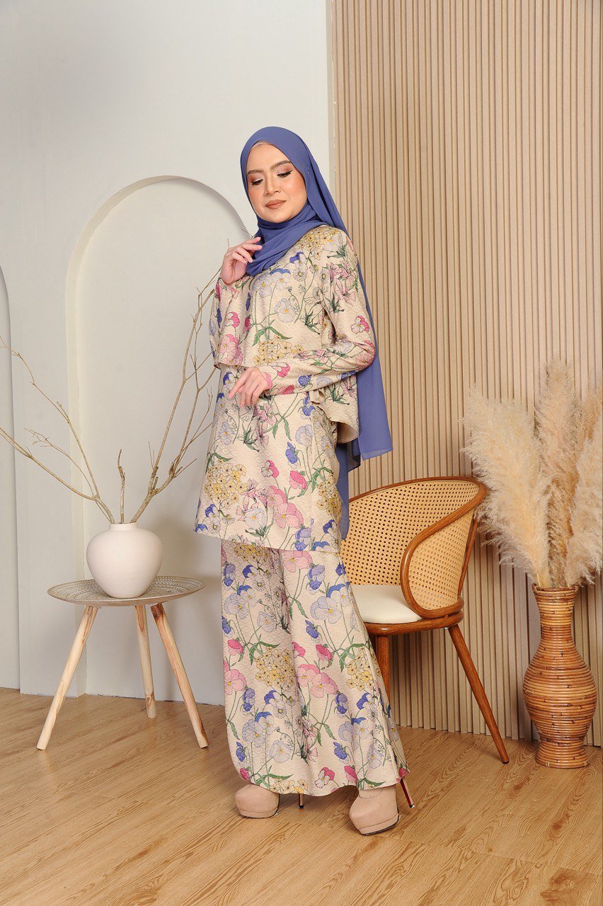 Cream Mom 6 (ADULT) EDORA KURUNG -CREAM - Image 1