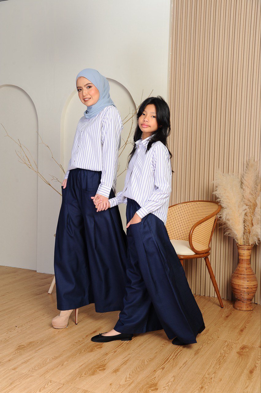 pair navy (ADULT) EMELDA TOP & PANTS -BLUE/NAVY - Image 10