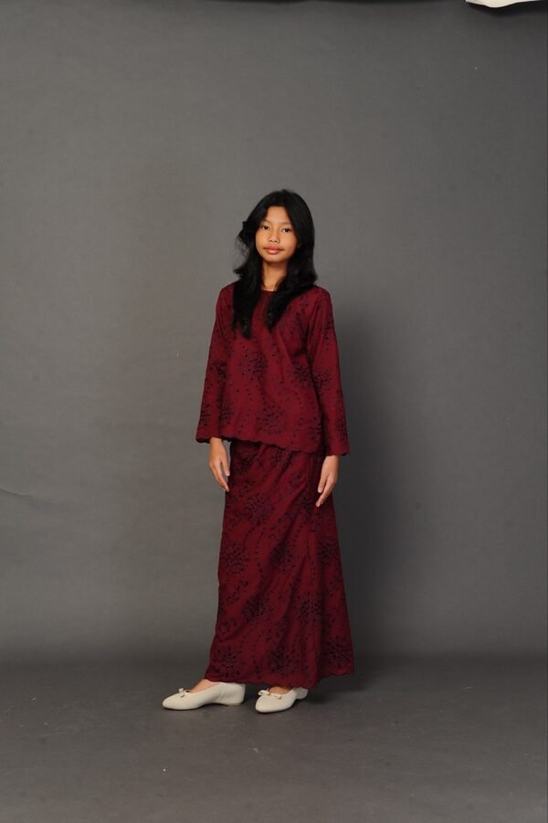 (KIDS) ANGGUN EMBROIDERED KURUNG -BURGUNDY