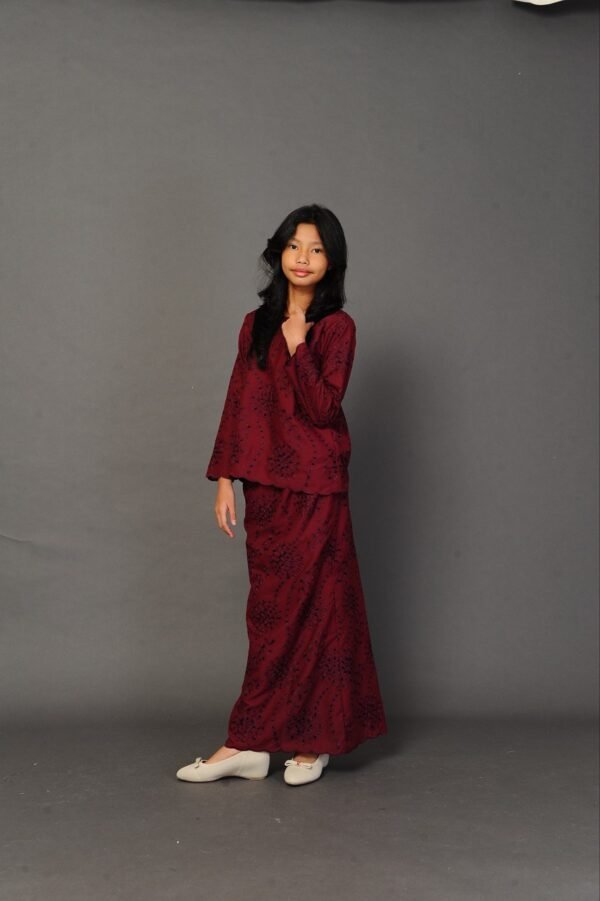 (KIDS) ANGGUN EMBROIDERED KURUNG -BURGUNDY