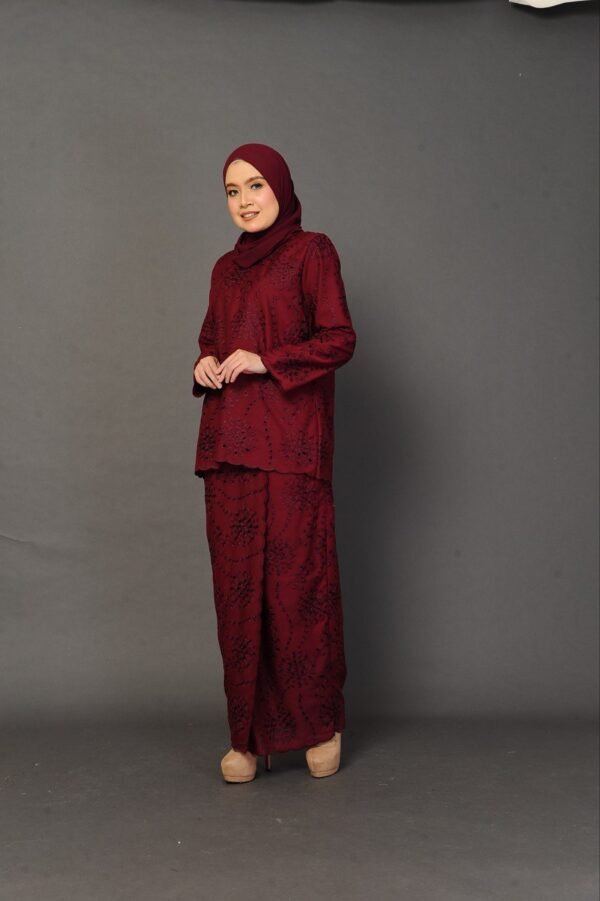 (ADULT) ANGGUN EMBROIDERED KURUNG -BURGUNDY