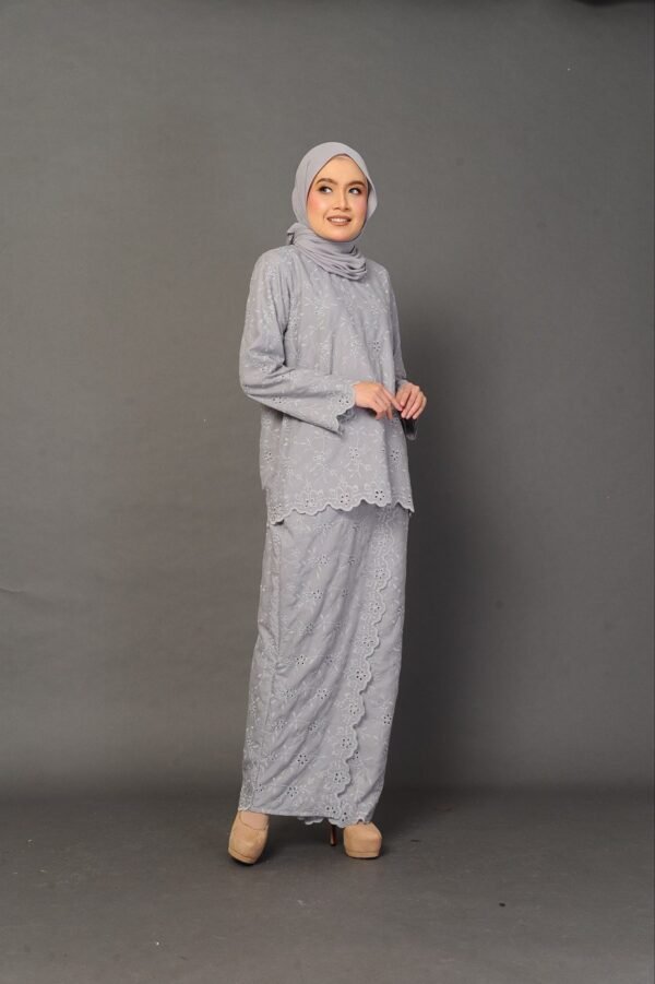 (ADULT) ANGGUN EMBROIDERED KURUNG -GREY
