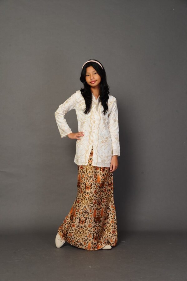 (KIDS) SURI EMBROIDERED KEBARUNG -OFF WHITE