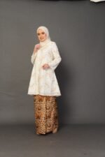 (ADULT) SURI EMBROIDERED KEBARUNG -OFF WHITE
